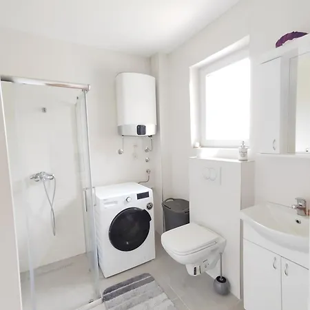 Lux Banjica * Bukorovac